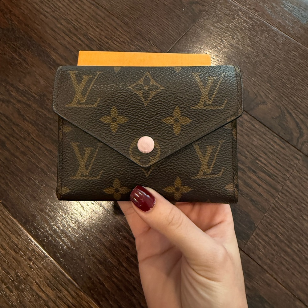 Louis Vuitton Victorine Wallet in Rose Ballerine